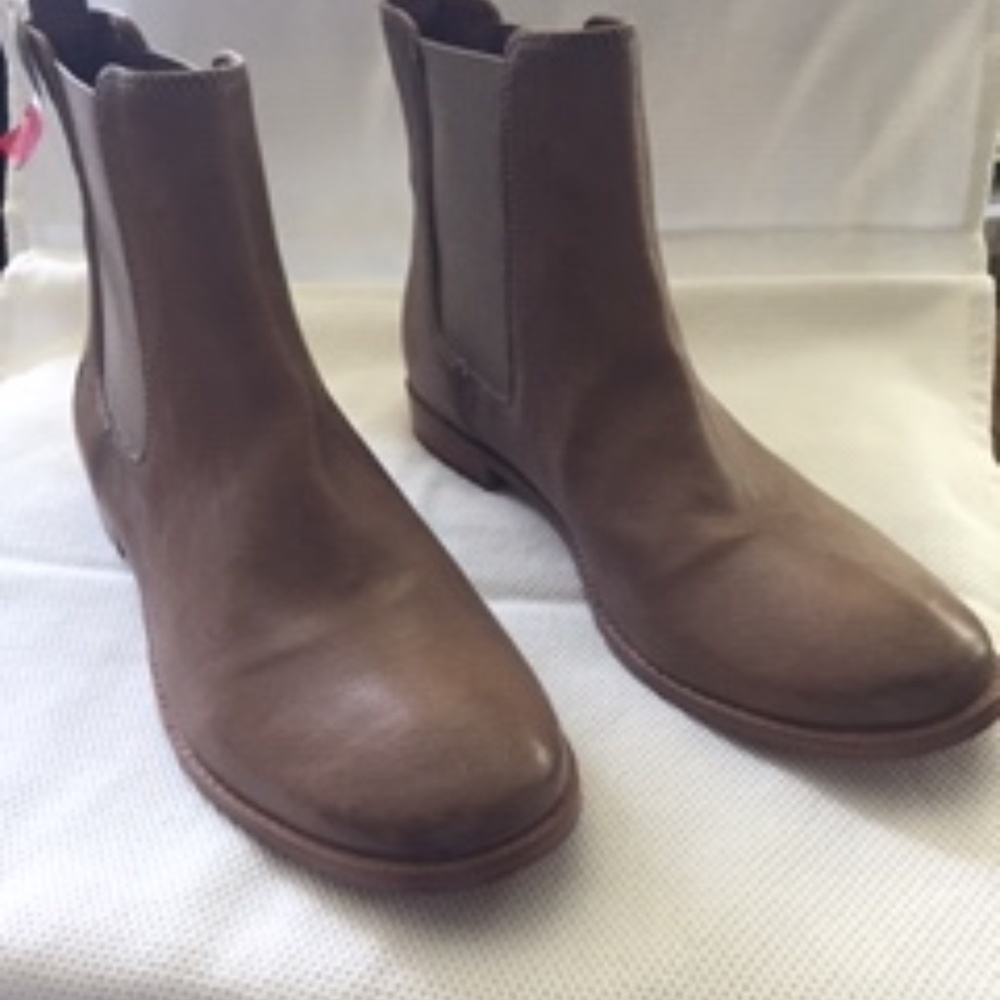 FRYE Chelsea Boots